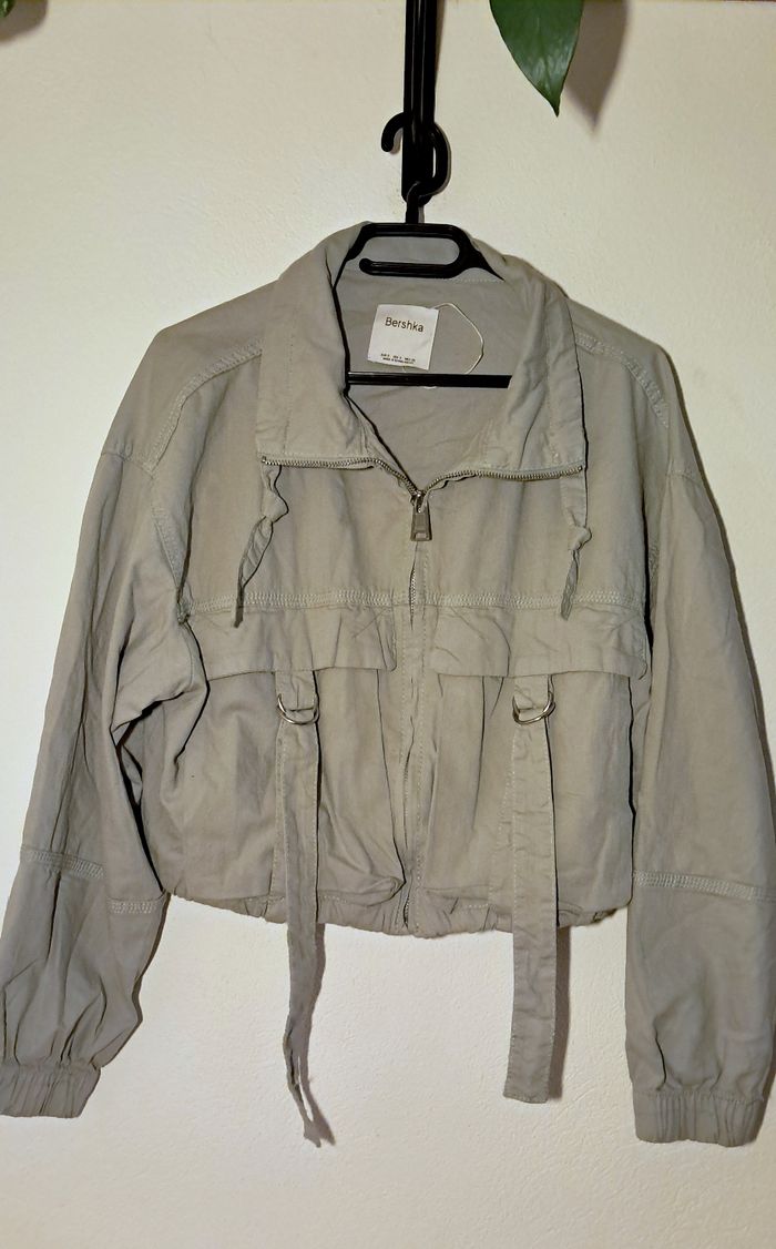 Veste courte kaki clair style cargo – Bershka