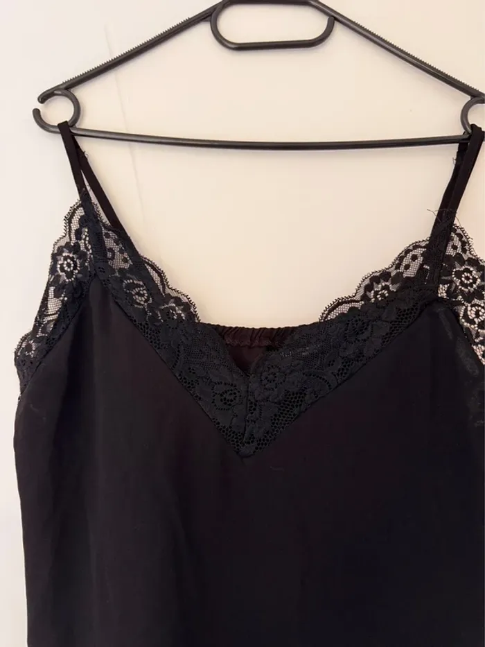 Débardeur noir à dentelle – Col en V - photo numéro 2