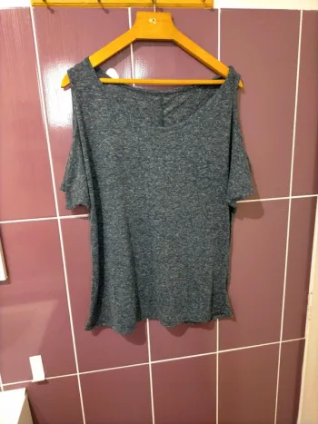 T-shirt épaules dénudées taille M