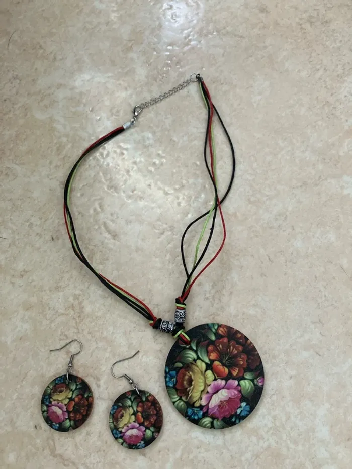 Ensemble bijoux en bois chogan– Collier + boucles d’oreilles