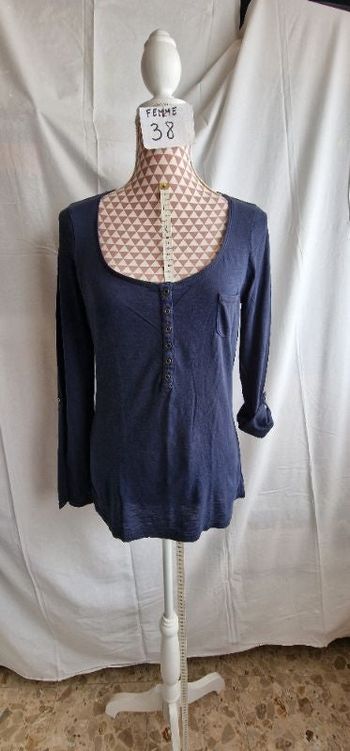 Tee-shirt, bleu, en coton, en très très bon état, manches relevable, longueur 65cm