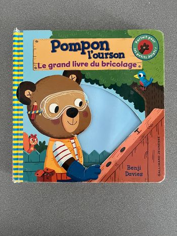 Beau livre d’éveil bricolage avec tirettes et volets Pompon l’ourson Gallimard jeunesse
