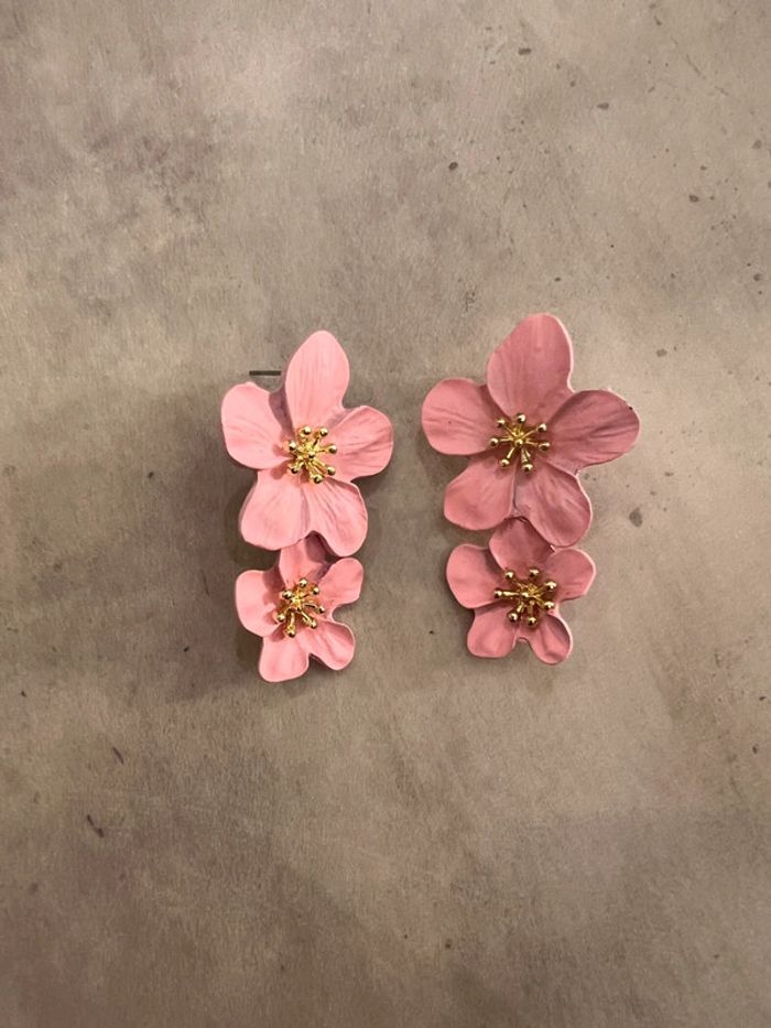 Lot boucles d’oreilles et collier fleurs - photo numéro 2