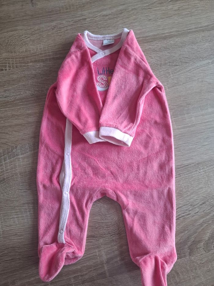 Jolie pyjama fille taille 3mois. Très bon état. Sans marque - photo numéro 4