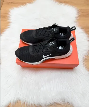 Nike Renew In-Season TR 11 – Taille 44.5 – noir/blanc – Neuf avec étiquette