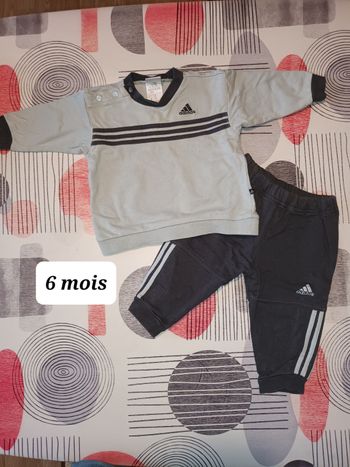 Tenue ensemble survêtement Adidas Taille 6 mois
