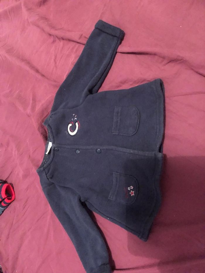 Veste à pression bon état 6 mois - photo numéro 3