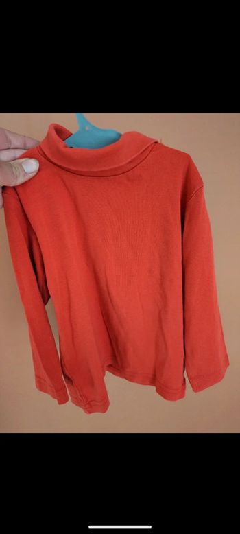 Pull col roulé rouge