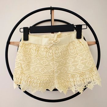 6 7 ans short dentelle étiquette coupée