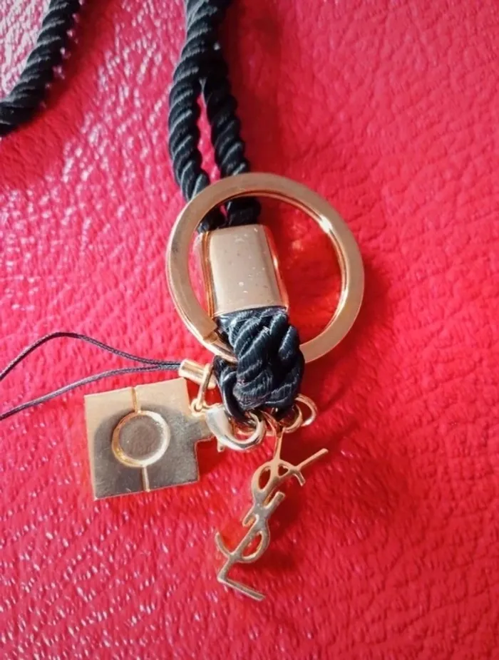 Collier Sautoir yves saint laurent - photo numéro 5
