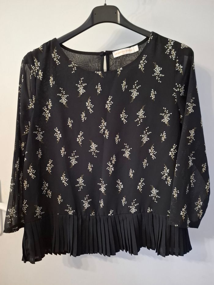 Blouse la petite étoile taille 36 en très bon état (petite rayure légèrement visible voir la photo - photo numéro 2