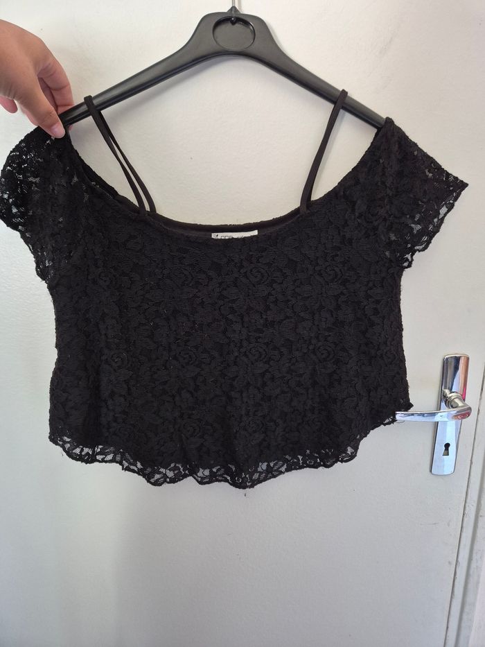 Superbe croc top taille 40 en dentelle