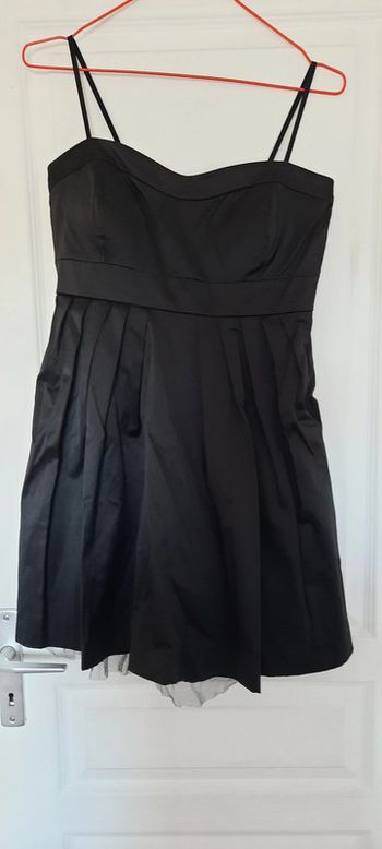 Robe courte à bretelles