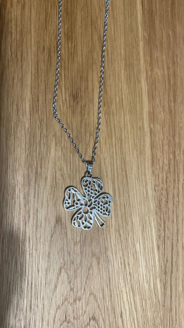 Collier trèfle - photo numéro 2