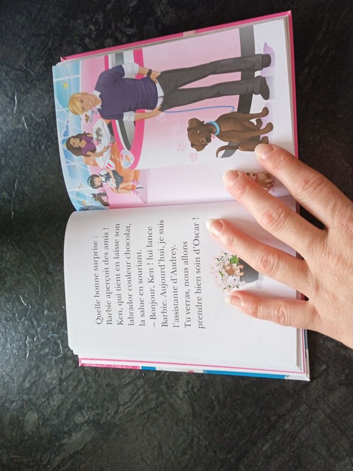Livre Barbie bibliothèque Rose tome 2 vétérinaire - photo numéro 6