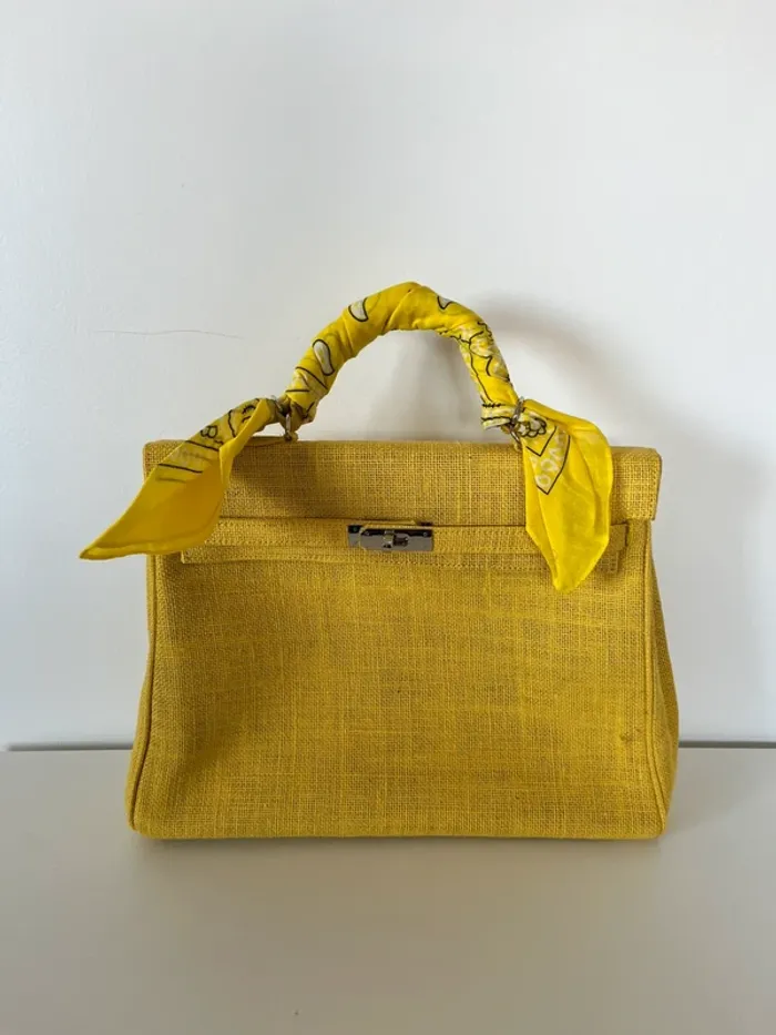 Sac jaune trapèze en raphia