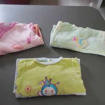 Lot de 3 Babygros et 5 Boddys 24 mois