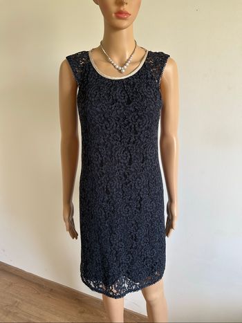 Robe bleue marine en dentelle One Step taille 36 TBE