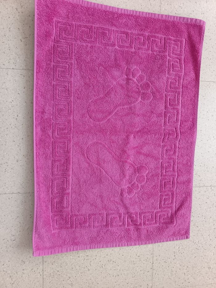 Tapis de bain rose