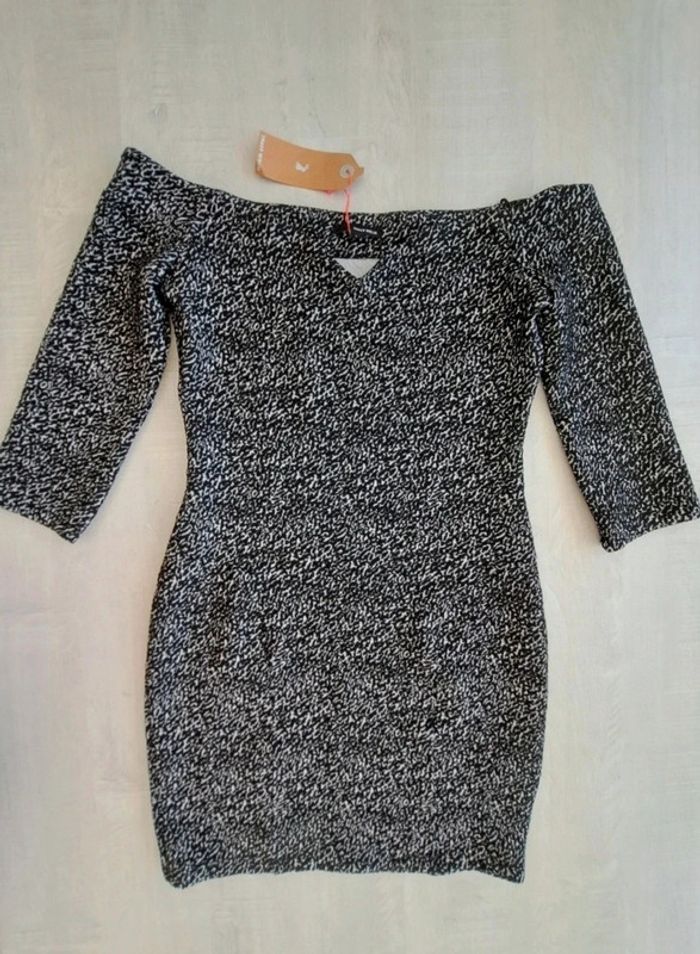 Robe Tally Weijl - Neuve neuf étiquette - Taille L - épaules dénudées col Bardot