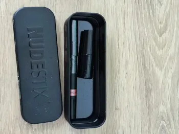 Nudestix sephora crayon lumineux pour les yeux magnetique pink seychelles