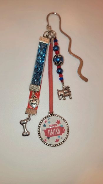 Cadeau maman, bijoux de sac ou marque page " super maman "