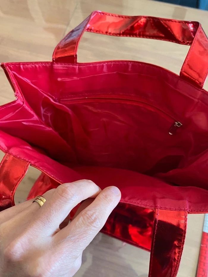 Sac cabas fourre tout rouge brillant et sa pochette Sephora - photo numéro 11