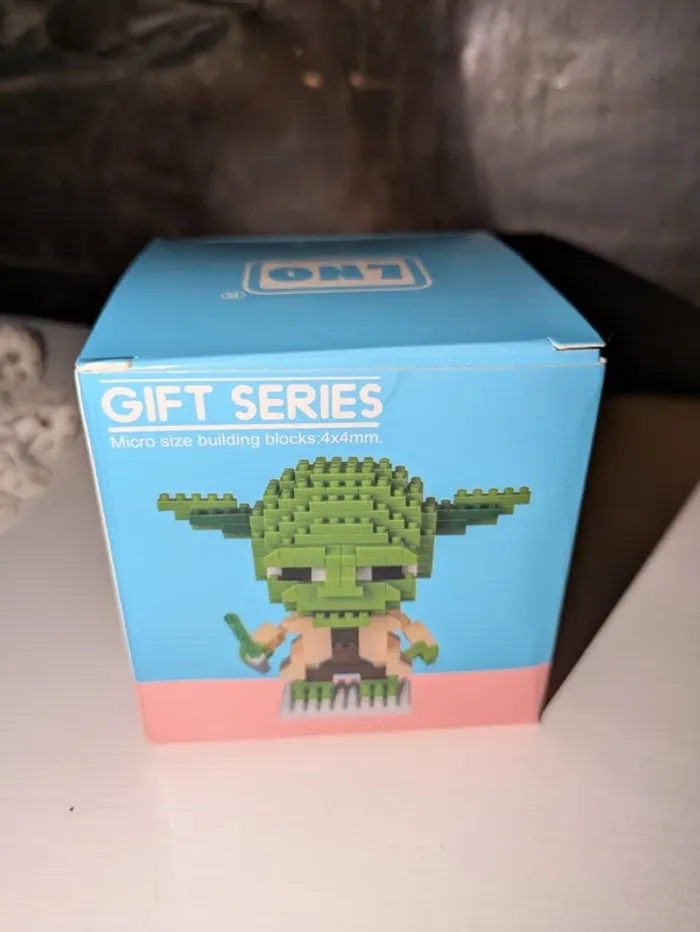 Minifigurine Yoda à construire – Mini Lego non officiel - photo numéro 3