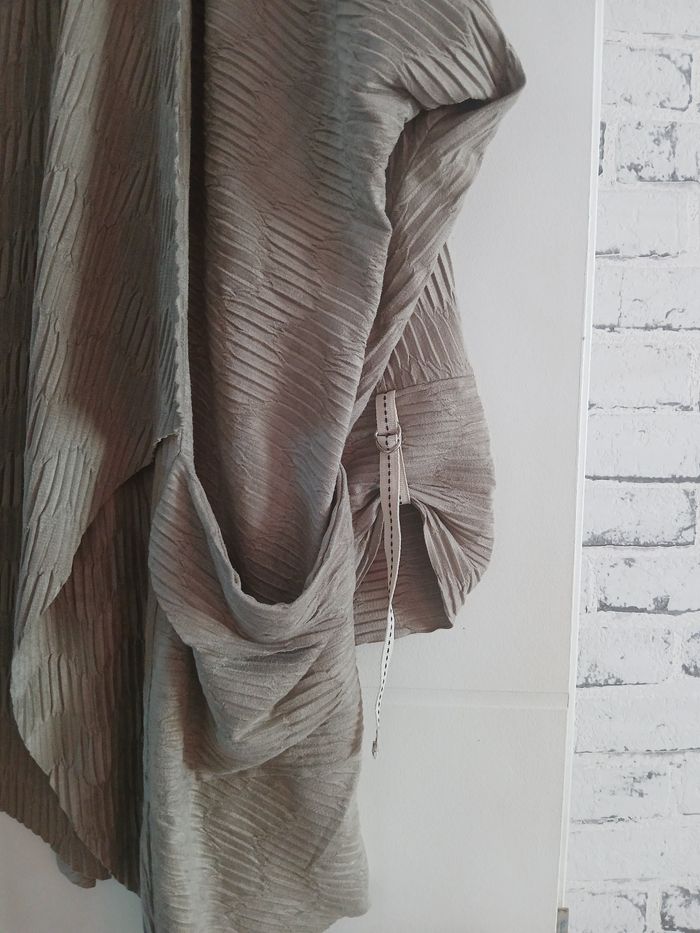 Ensemble veste + robe ONE O ONE
Taille 50
Porté 1 fois 
Robe col en V - manche courte
Veste manche 3/4 - photo numéro 7