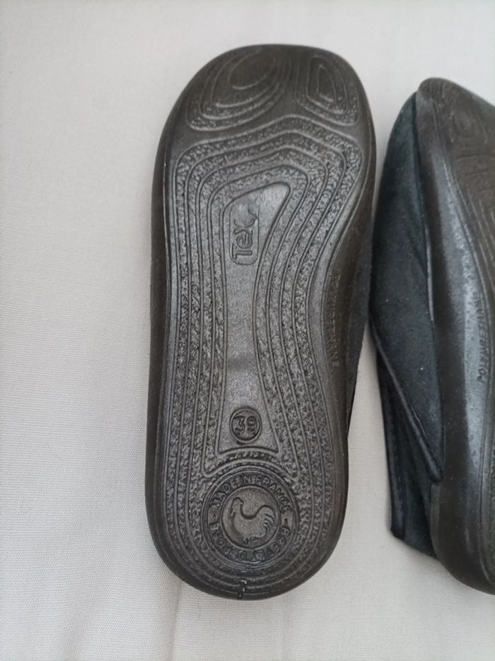 Jolis chaussons garçon T39 neufs - photo numéro 3