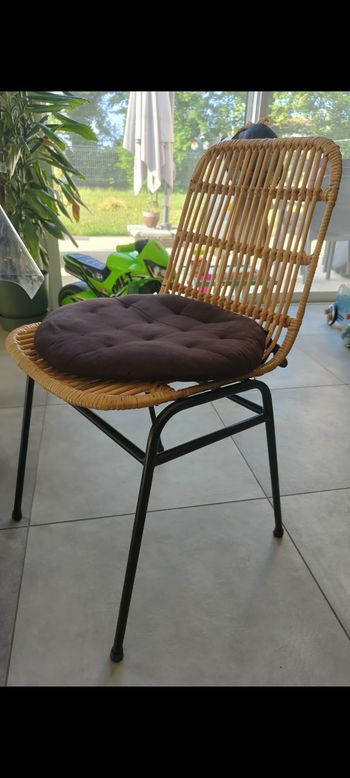 Lot 8 chaises en rotin et métal