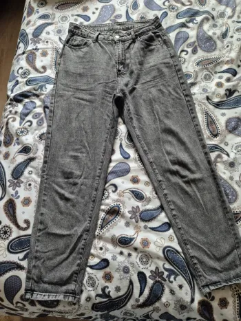 Jean Mom gris