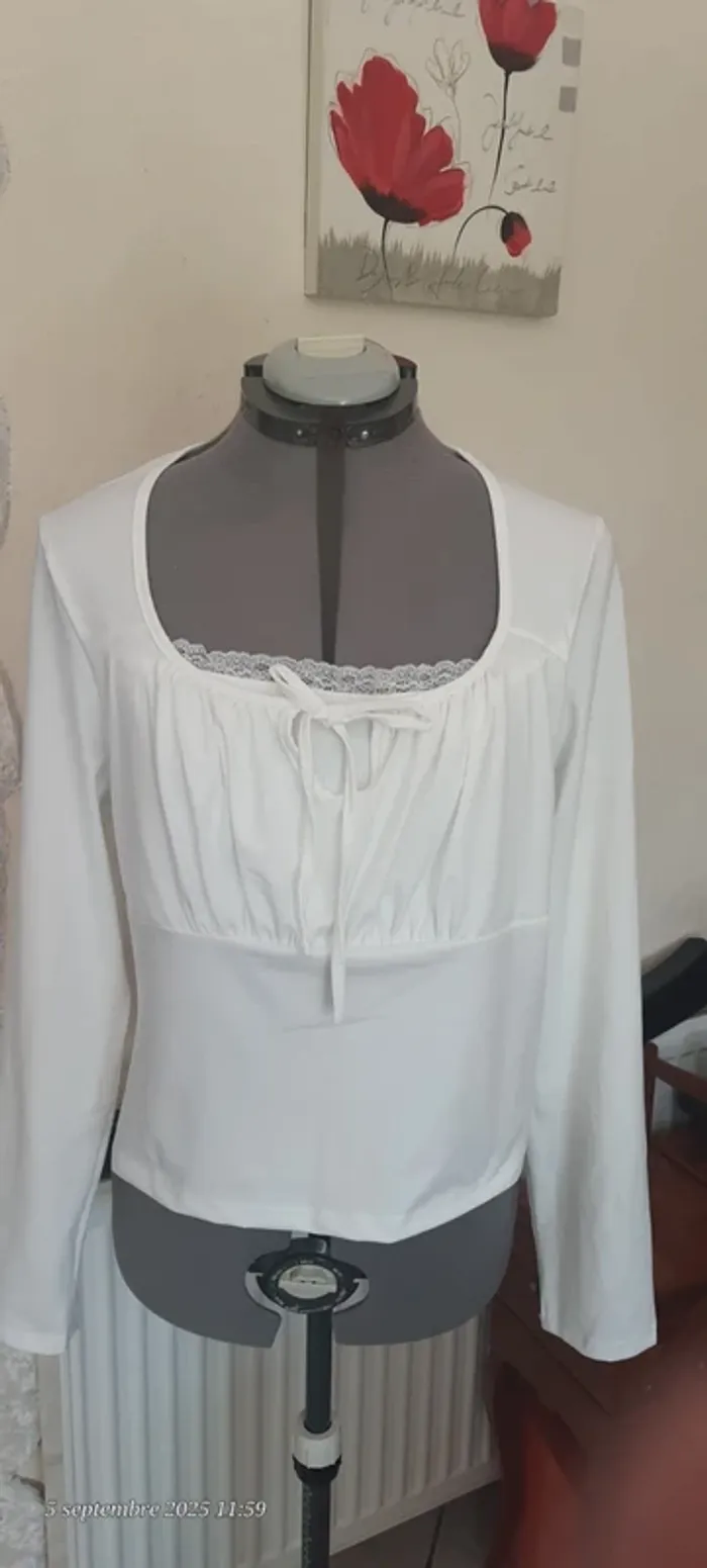 Joli haut blanc neuf