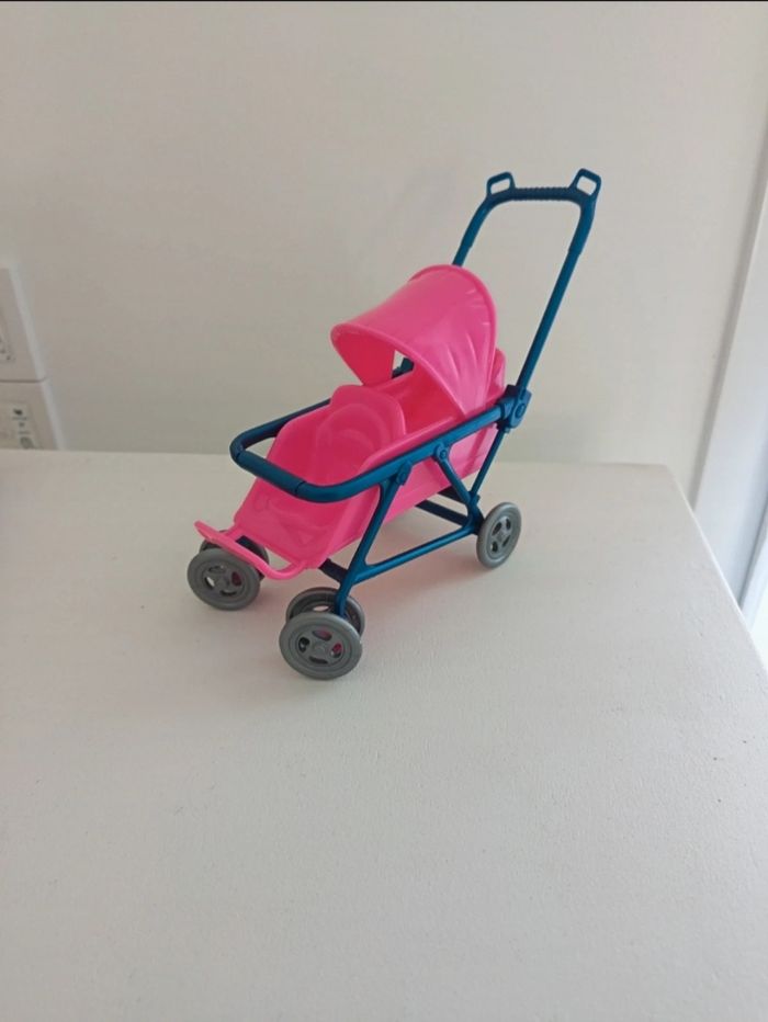 Barbie avec ses deux enfants et ses accessoires - photo numéro 2