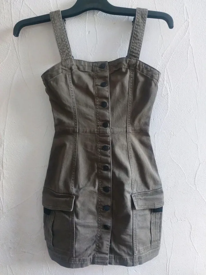 Robe à boutons style militaire Taille 32
