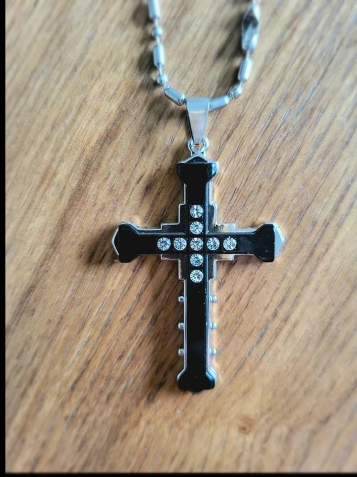 Collier croix jésus gothique noire avec strass brillants – chaîne acier – bijou rock punk unisexe - photo numéro 2