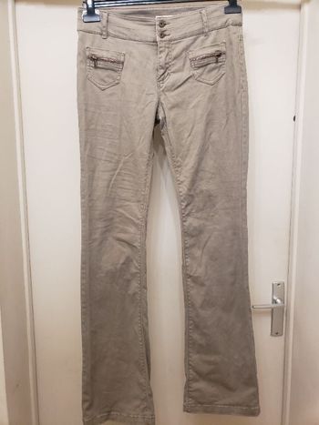 Pantalon légèrement évasé