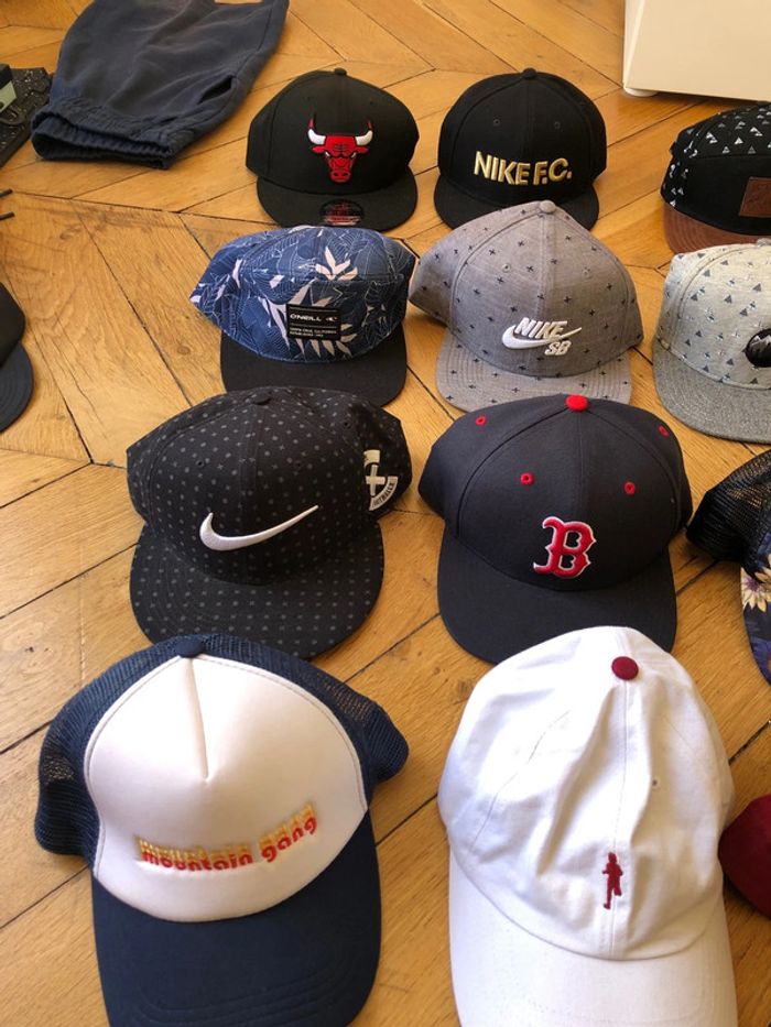 Lot de 16 casquettes sport nike et autres - photo numéro 2