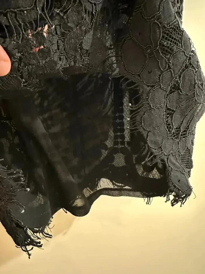 T-shirt dentelle noire chic – Élégant & léger, parfait été/soirée taille M - photo numéro 3