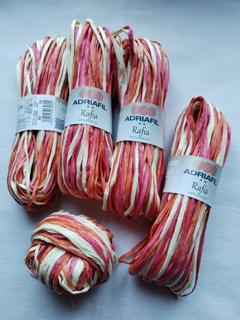 Lot de 5 écheveaux de fil Rafia Adriafil coloris corail 