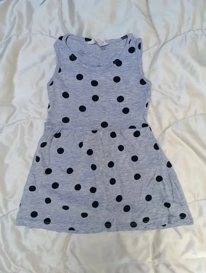 Robe manches courtes grise à points noire H&M 5/6ans