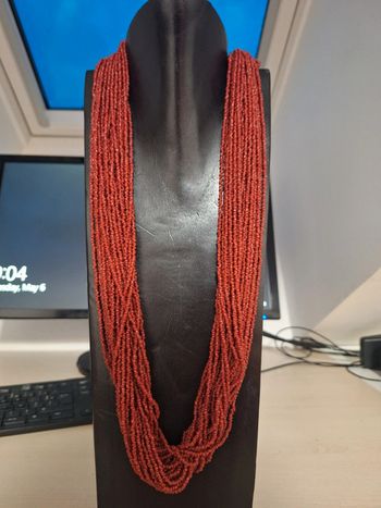 Superbe collier en perles rouges