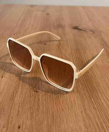 Lunettes de soleil femmes vintages neuves