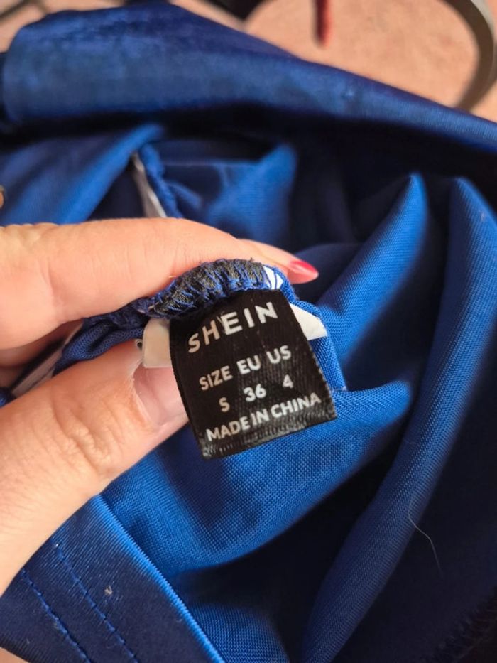 Robe uni bleu satin - photo numéro 7