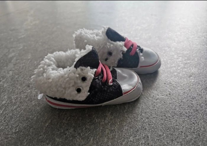 Chaussures chaudes bébé fille 0/6 mois neuves - photo numéro 2