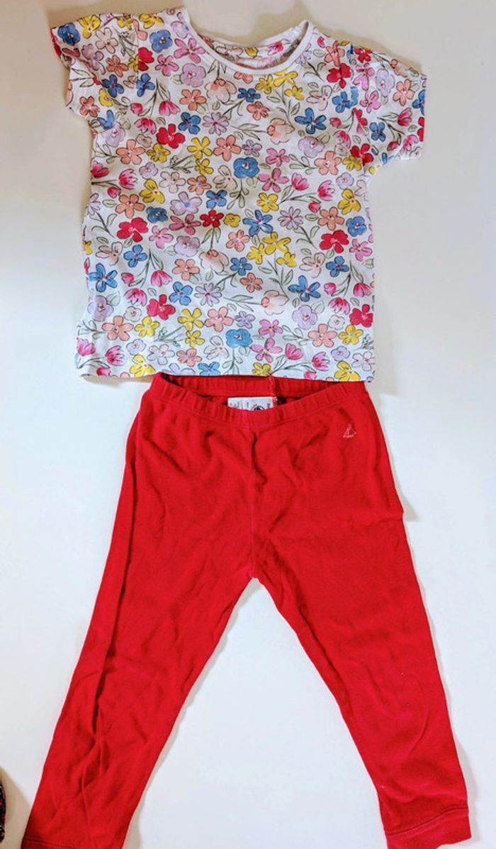 Ensemble tee shirt fleuri Primark/legging rouge Petit Bateau 3 ans