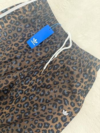 Pantalon Adidas léopard oversize 