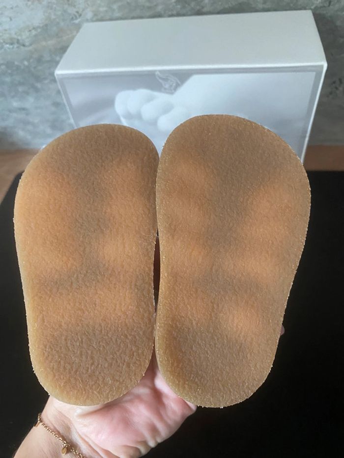 Magnifique paire de chaussure pour bébé été neuve taille 17 - photo numéro 5