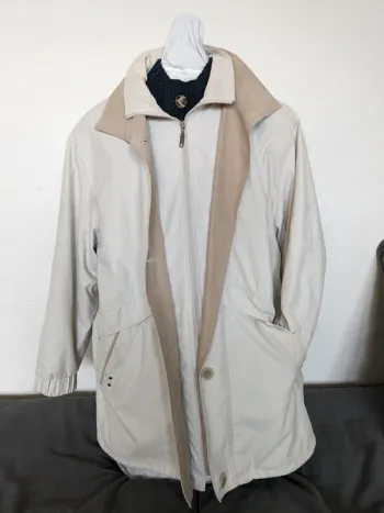 Trench mi-long C&A - beige et crème.