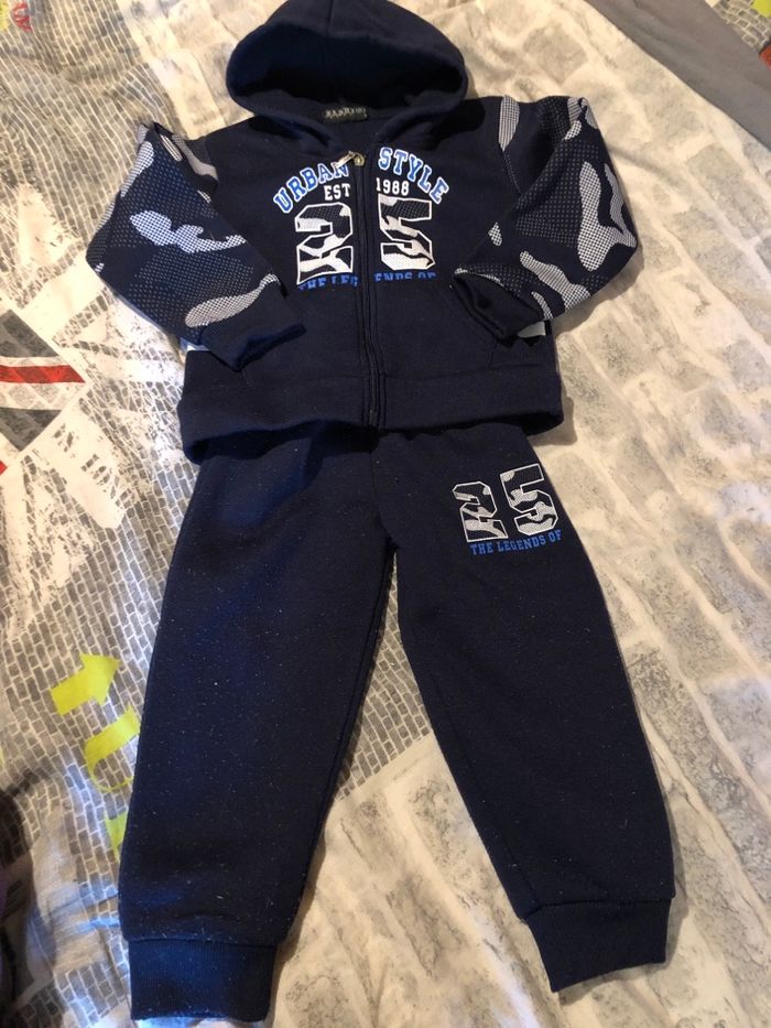 Ensemble survêtement 24 mois